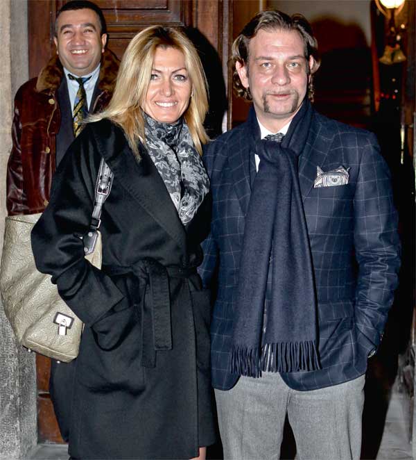 Dostları için Noel daveti verdiler