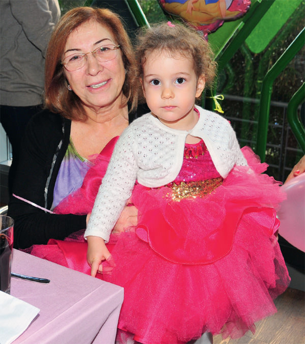 Kızları Masal'ın 2.yaşını kutladılar