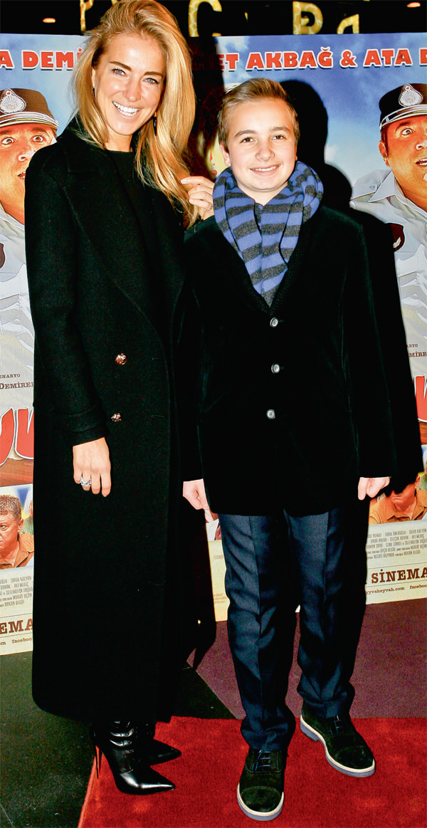 'Eyvah Eyvah 3' izleyenleri kahkahaya boğdu