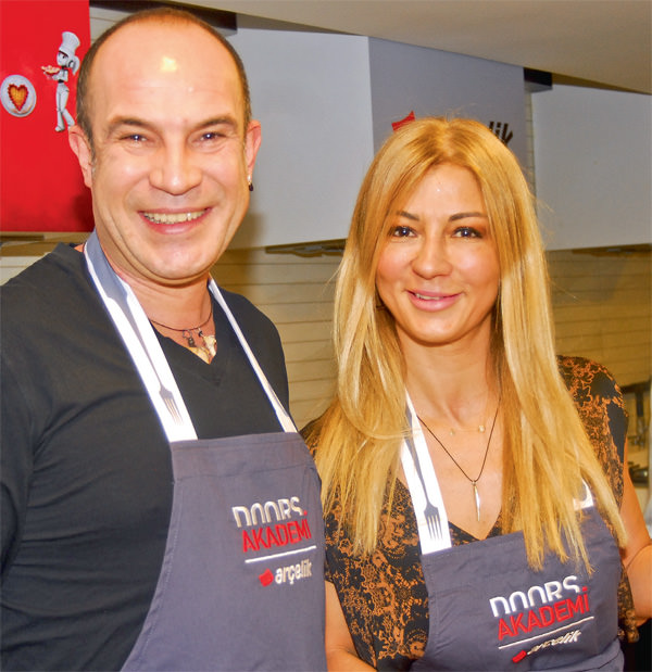 Ünlü çiftler Sevgiler Günü için mutfağa girdi