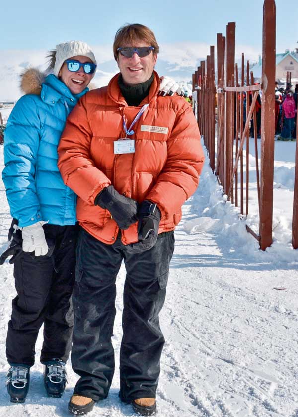 Sarıkamış'ta ünlülerin kayak keyfi