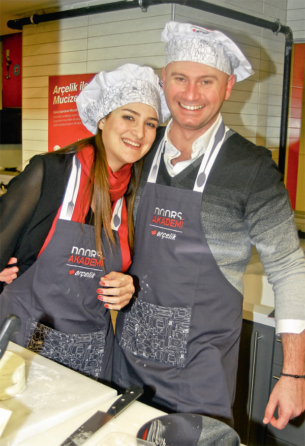 Ünlü çiftler Sevgiler Günü için mutfağa girdi