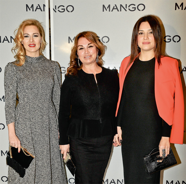 Moda tutkunu elitler defilede bir araya geldi