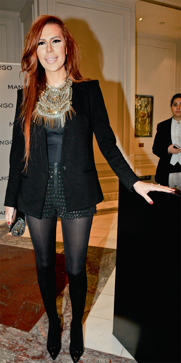 Moda tutkunu elitler defilede bir araya geldi