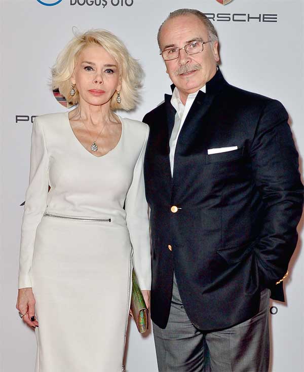 Doğu Avrupa'nın en büyük Porsche Showroom'u açıldı