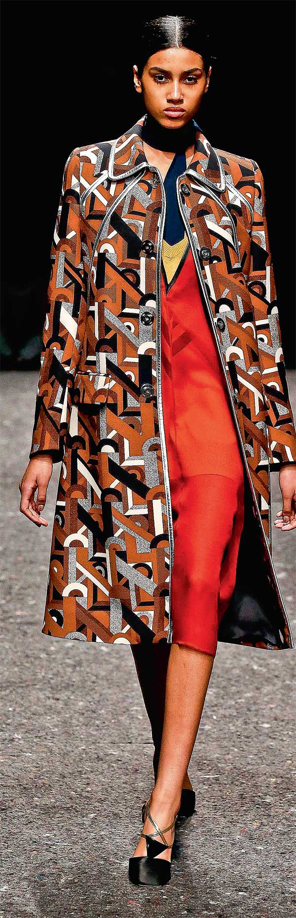 Modanın kalbi yine Milano'da attı