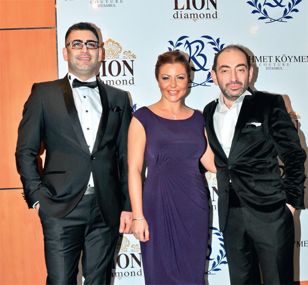 Mehmet Köymen'den muhteşem defile