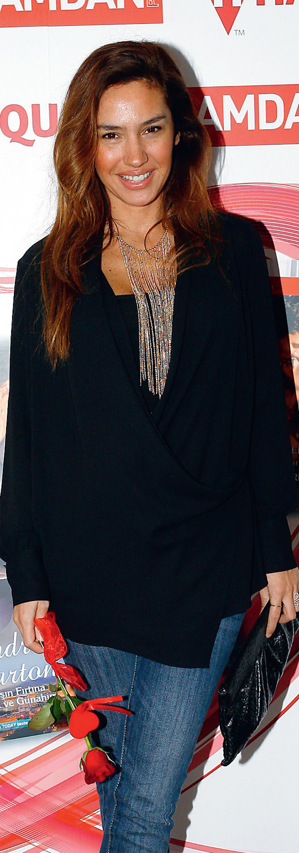 Kadınlar Günü şerefine aşk temalı davet