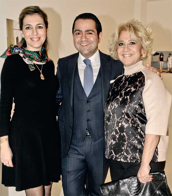 Defne Samyeli ilk kitabını tanıttı