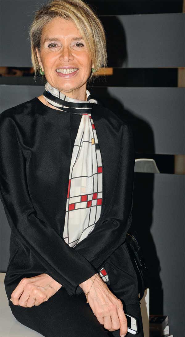 Defne Samyeli ilk kitabını tanıttı