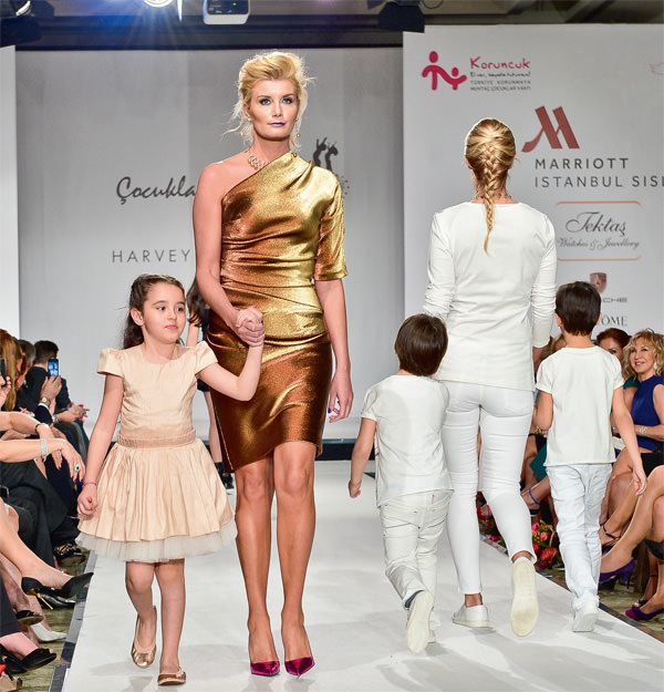 Ünlü elitler podyumda