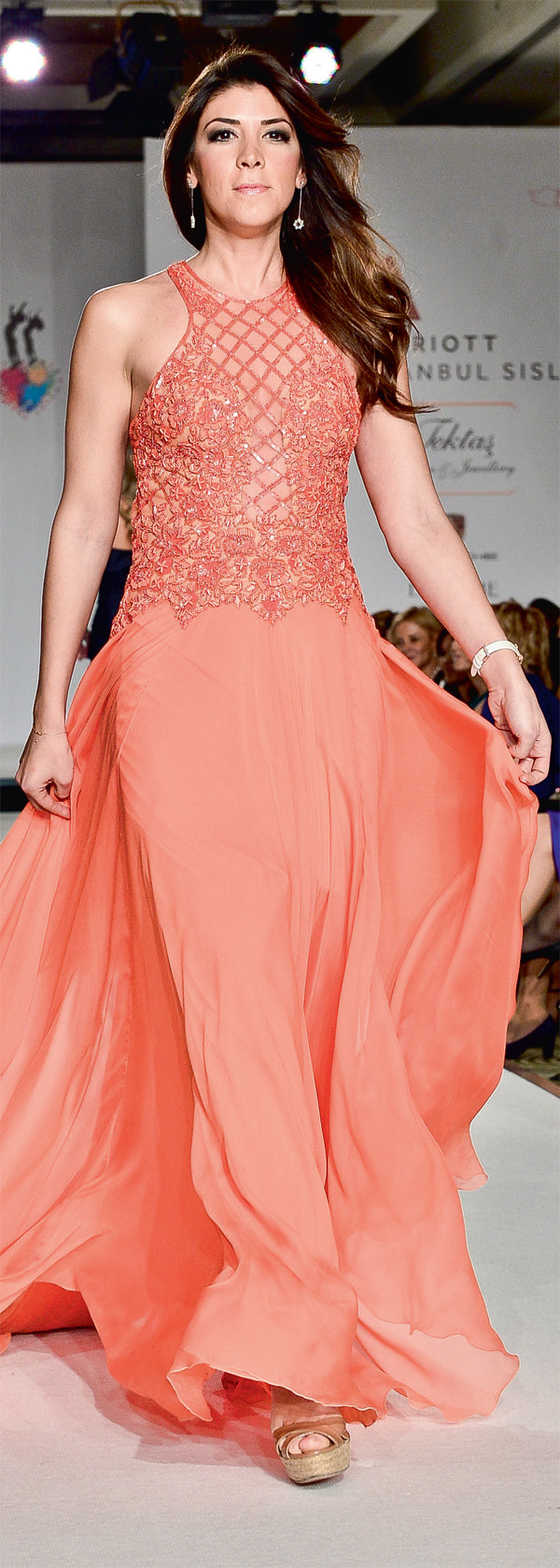 Ünlü elitler podyumda