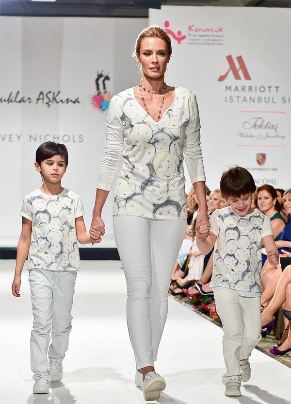 Ünlü elitler podyumda