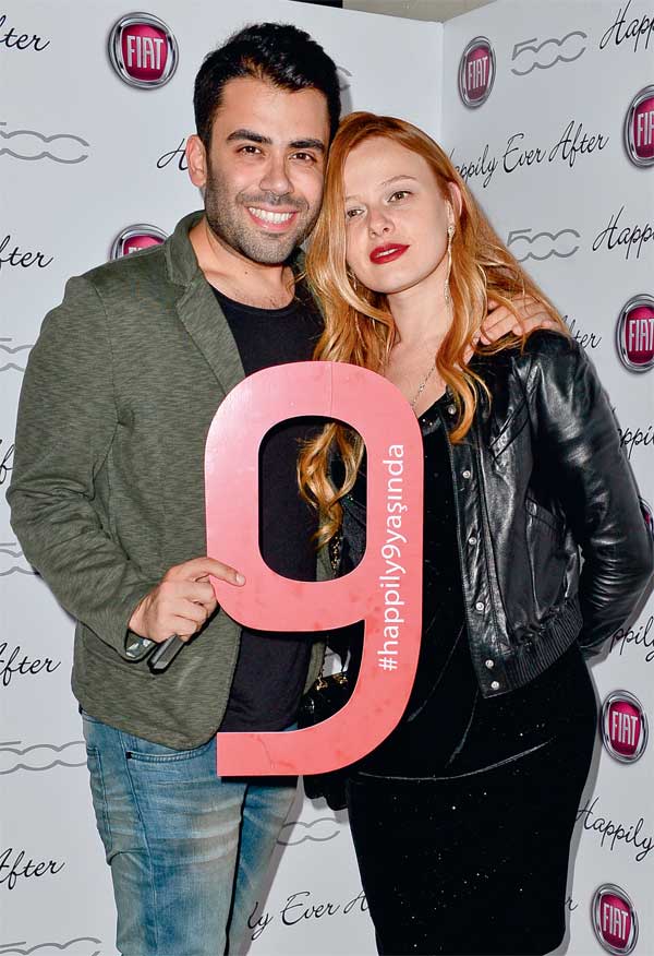 9. yılını partiyle kutladı