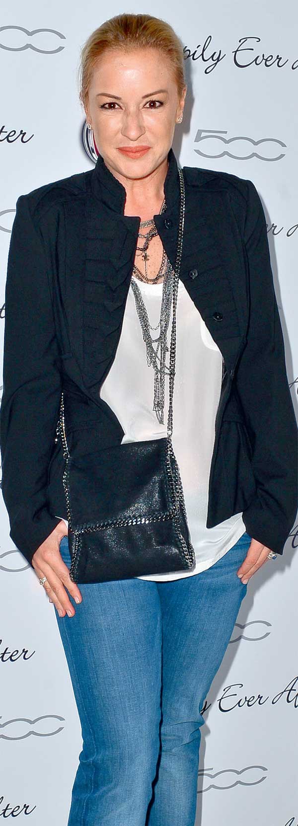 9. yılını partiyle kutladı