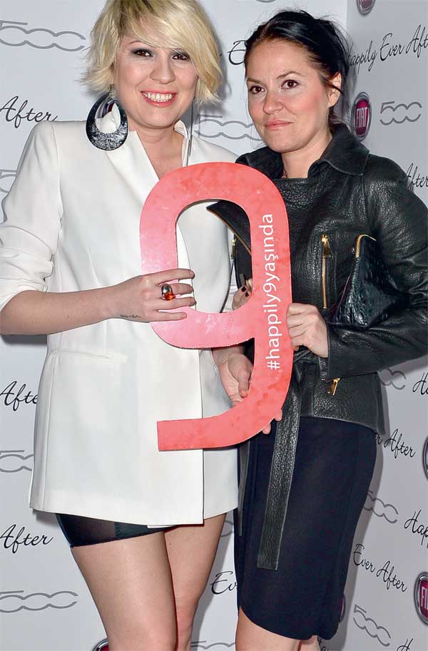 9. yılını partiyle kutladı