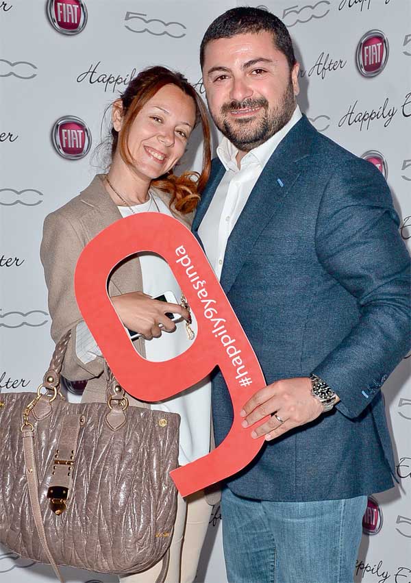 9. yılını partiyle kutladı