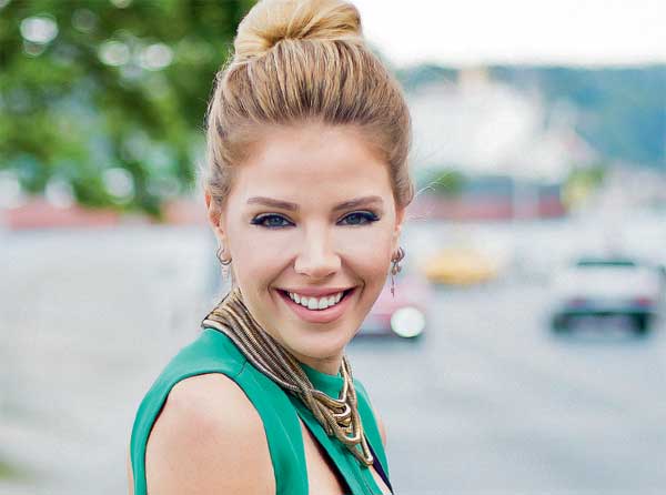 Esra Eron fotoğrafları