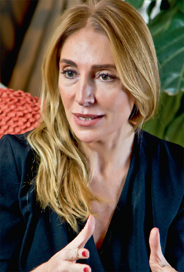 Dilek Hanif fotoğrafları