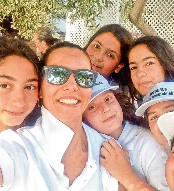 Sahilde çöp topladılar