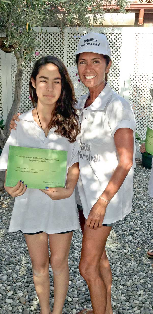 Sahilde çöp topladılar