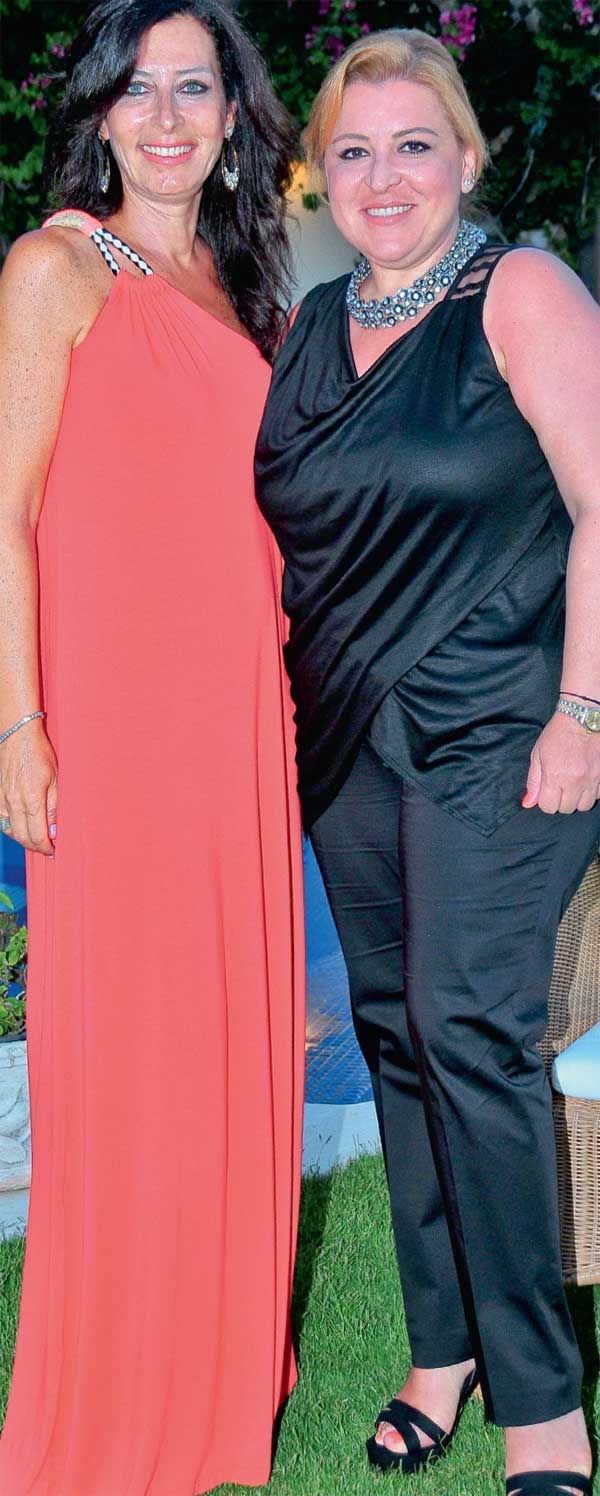 Dostlarına iftar yemeği verdiler