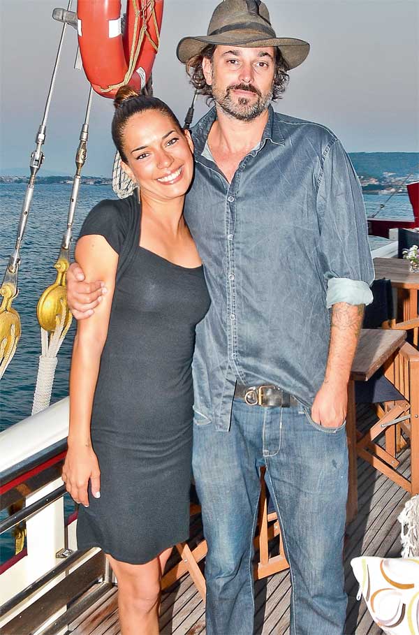 Cemiyet yüzen restoranla tanıştı