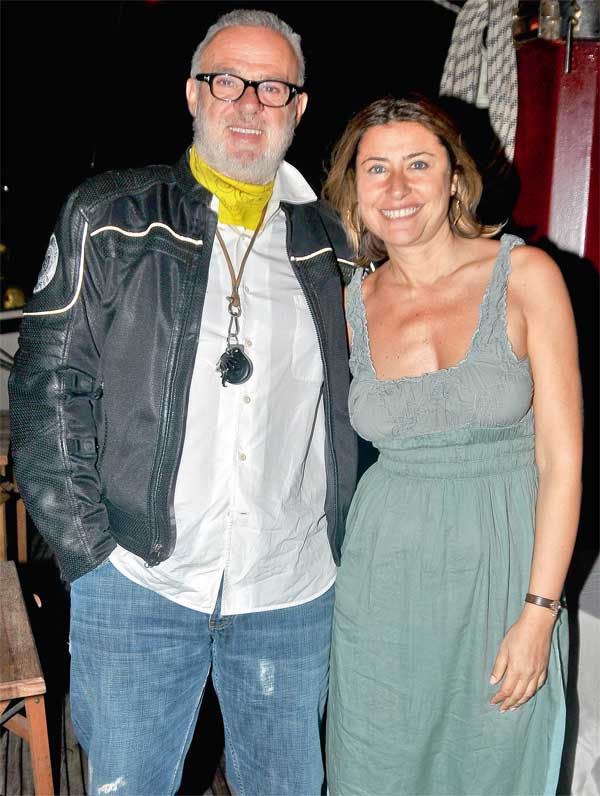 Cemiyet yüzen restoranla tanıştı