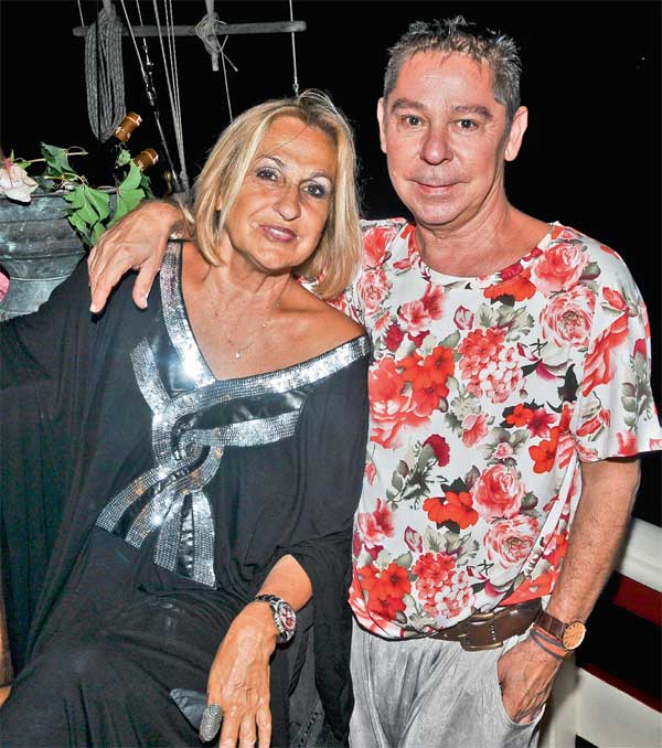 Cemiyet yüzen restoranla tanıştı