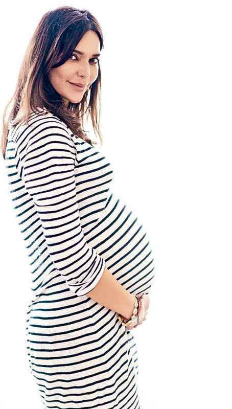 Stil sahibi hamile Hande Ataizi