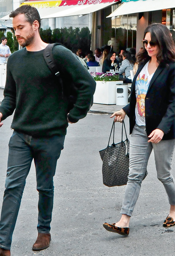 Stil sahibi hamile Hande Ataizi