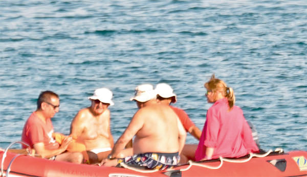 Rahmi Koç Çeşme'de tatilde