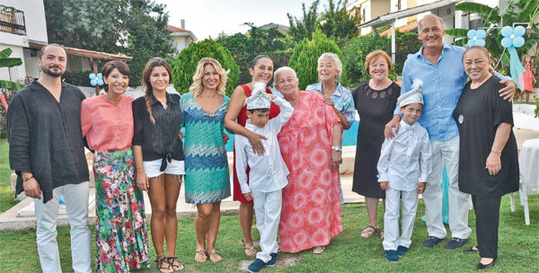 Hem oynadı hem ağladı