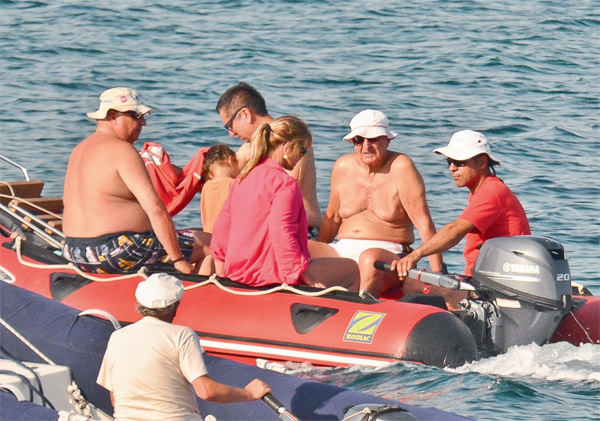 Rahmi Koç Çeşme'de tatilde