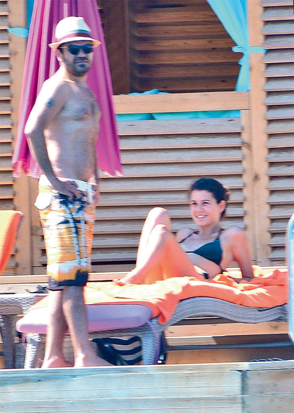 Yeni evliler soluğu Bodrum'da aldı