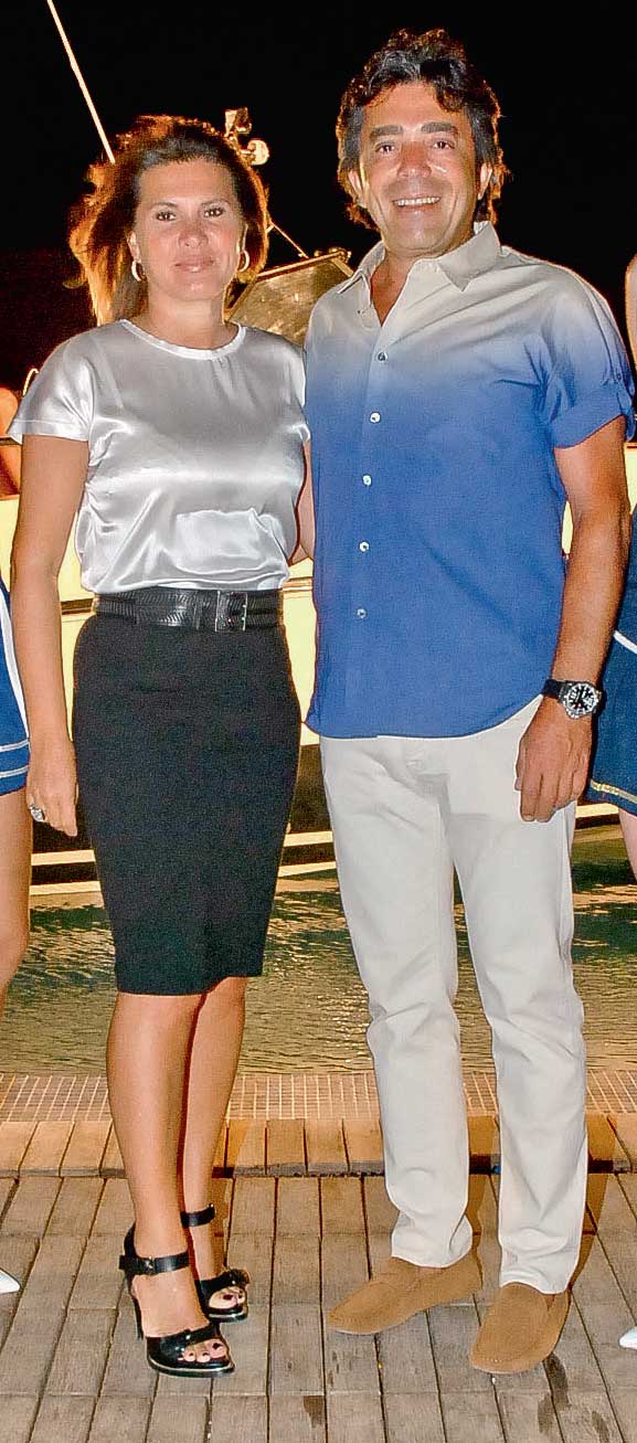 Lüks tekneyi Çeşme'de tanıttılar