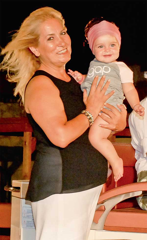 Lüks tekneyi Çeşme'de tanıttılar