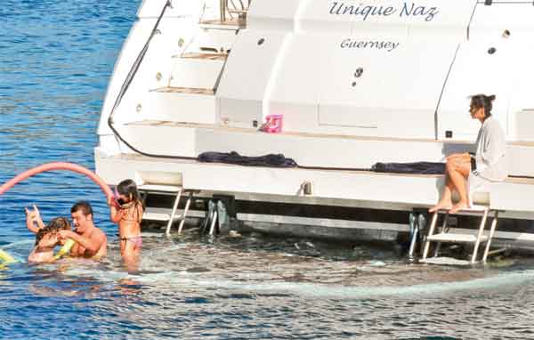 Sarıgül ailesi Bodrum'da tatil yapıyor