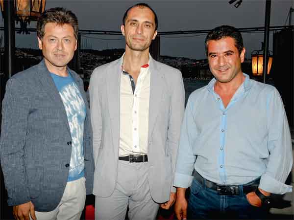 Dostlarına veda etti