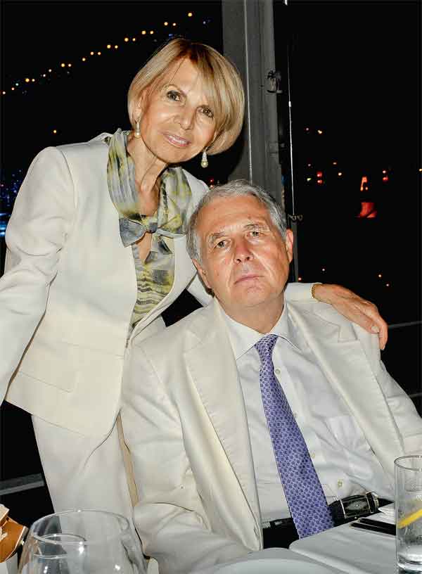 Dostlarına veda etti