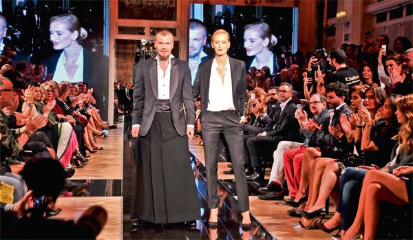 Fashion Week için sıra dışı defile