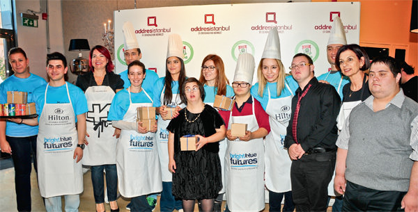 Yardım için alışverişe koştular