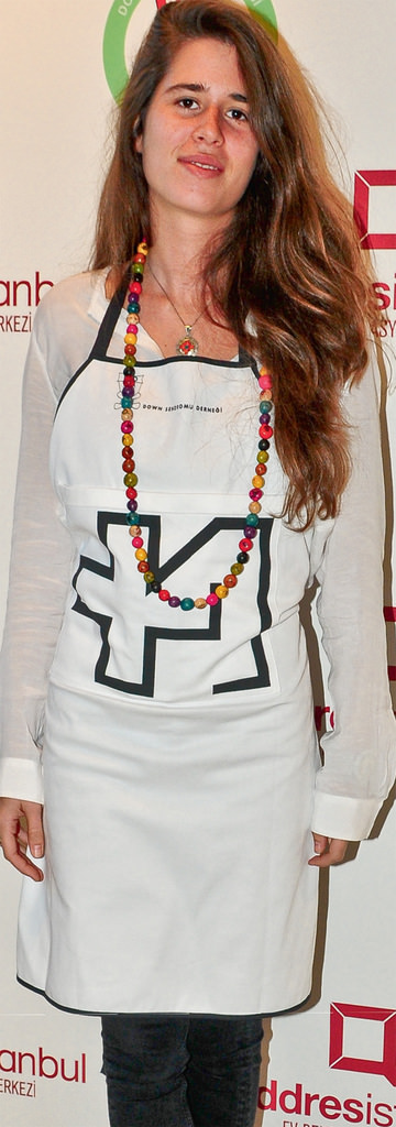 Yardım için alışverişe koştular