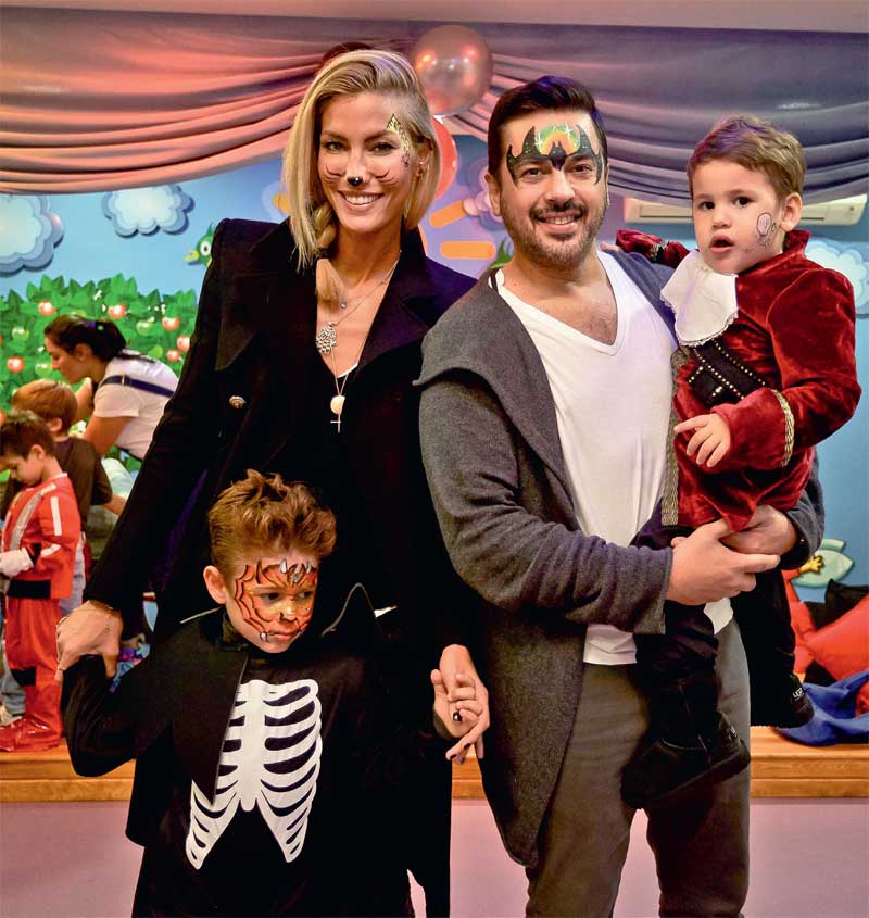 Kostümlü doğum günü partisi