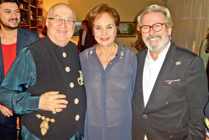 Erkan Özerman’a dört özel parti