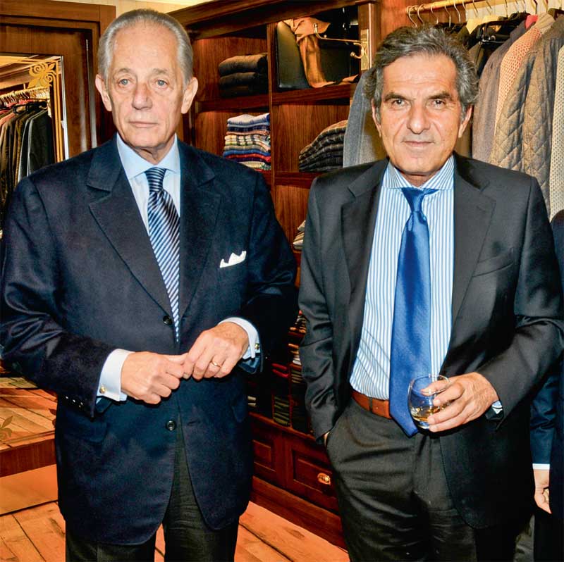 Yeni mağazasını açtı