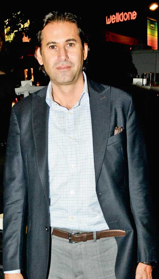 Yeni mağazasını açtı