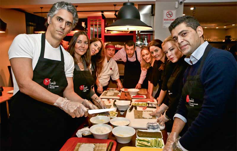 Ünlü isimler sushi yaptı