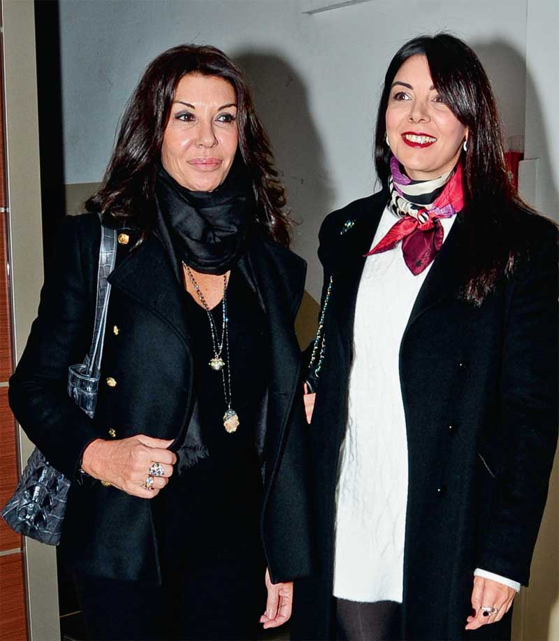 Yılbaşı davetinde bir araya geldiler