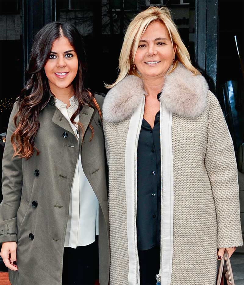 Yılbaşı davetinde bir araya geldiler